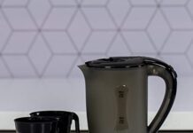 Travel Kettle Quest 35690 Compact Dual Electric Voltage – 0.5L, 600W, 17.5x17x8cm – Black Quest 35690 Compact Travel Electric Kettle Dual Voltage, 0.5 litres, 600 Watt, Plastic, 17.5x17x8cm, Black